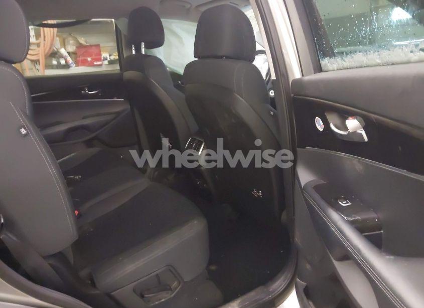 Photo 8 of 2017 Kia Sorento 2.4L LX (VIN 5XYPGDA36HG199989)