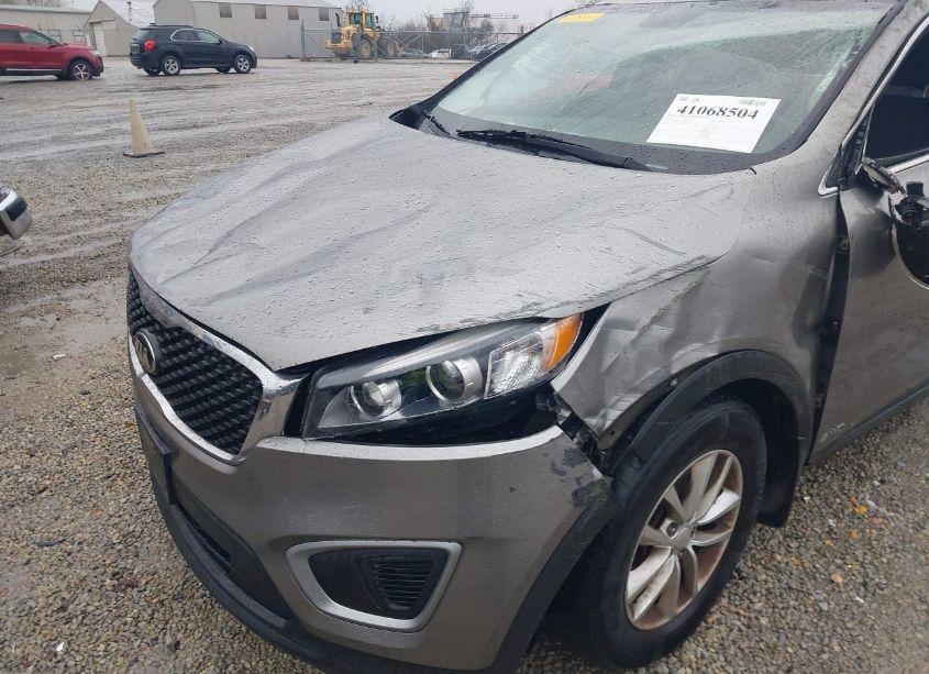 Photo 15 of 2017 Kia Sorento 2.4L LX (VIN 5XYPGDA36HG229315)
