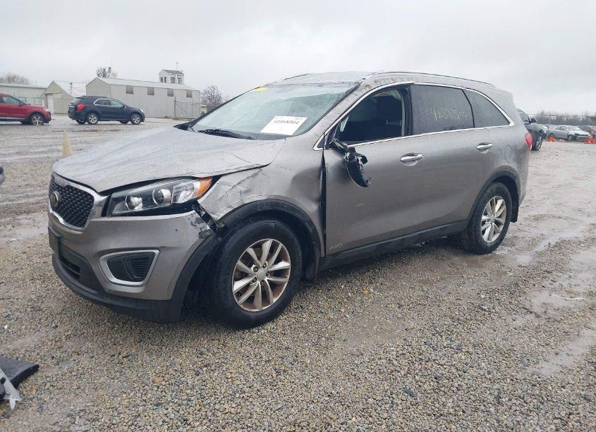 Photo 2 of 2017 Kia Sorento 2.4L LX (VIN 5XYPGDA36HG229315)