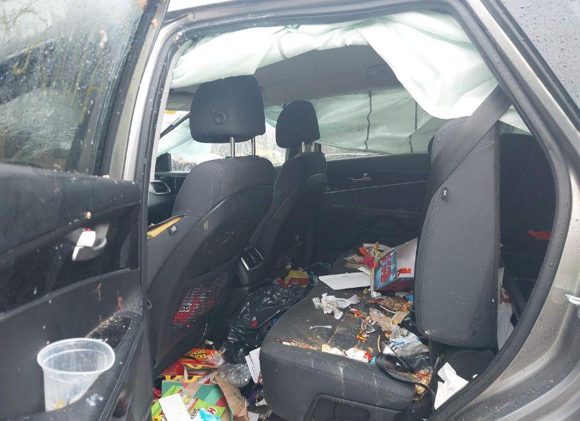 Photo 8 of 2017 Kia Sorento 2.4L LX (VIN 5XYPGDA36HG229315)