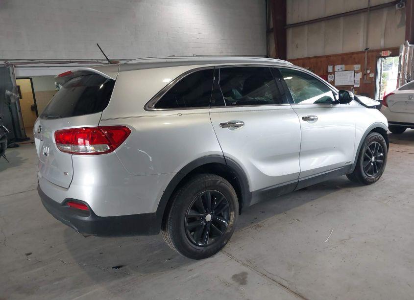 Photo 4 of 2017 Kia Sorento 2.4L LX (VIN 5XYPGDA36HG250438)