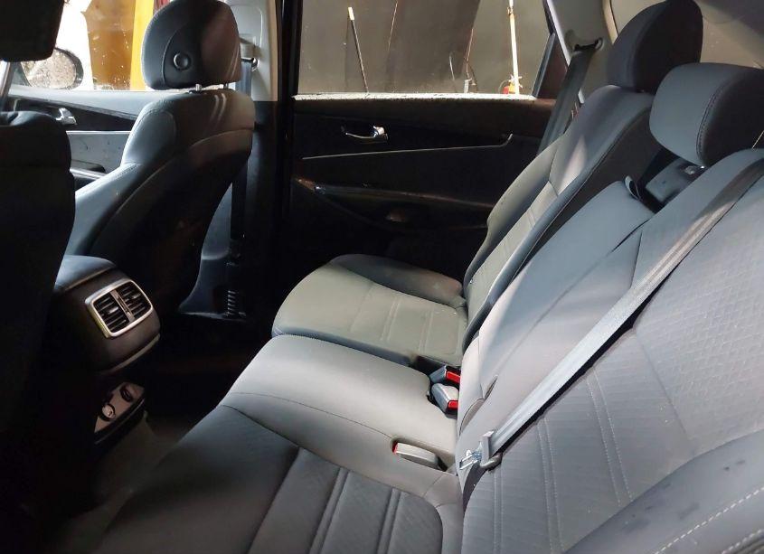 Photo 8 of 2017 Kia Sorento 2.4L LX (VIN 5XYPGDA36HG263710)