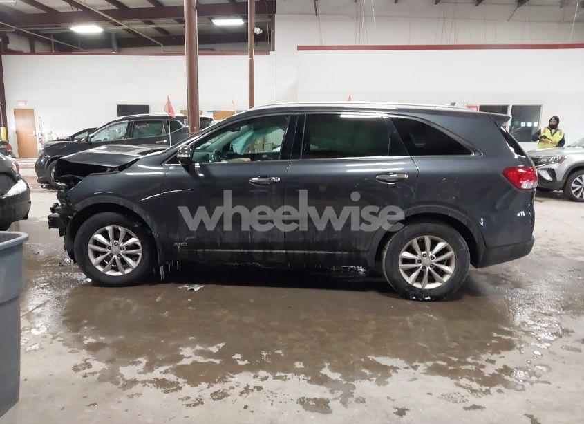 Photo 15 of 2017 Kia Sorento 2.4L LX (VIN 5XYPGDA36HG331195)