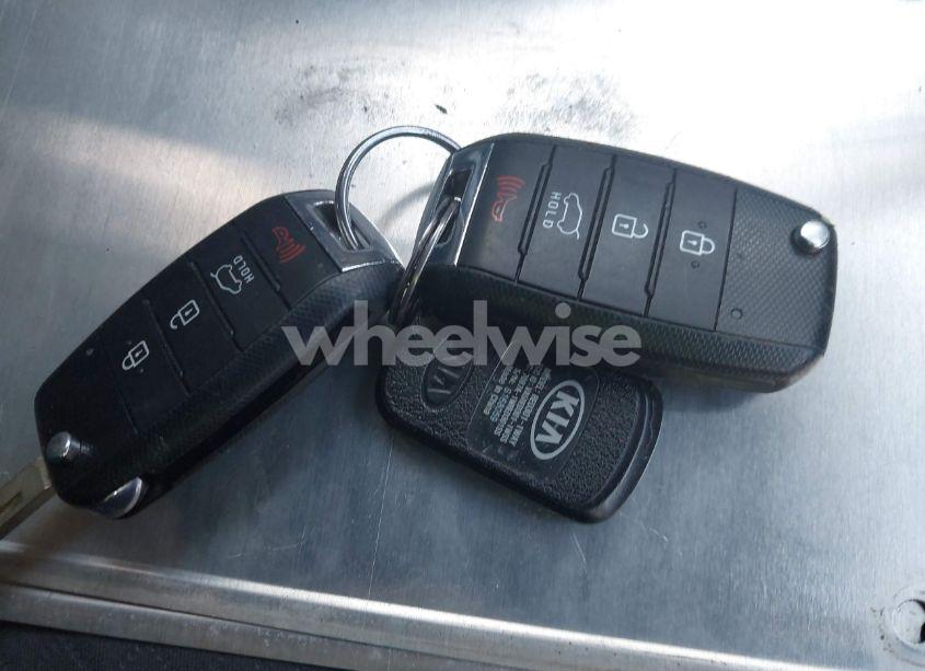 Photo 11 of 2018 Kia Sorento 2.4L LX (VIN 5XYPGDA36JG358323)