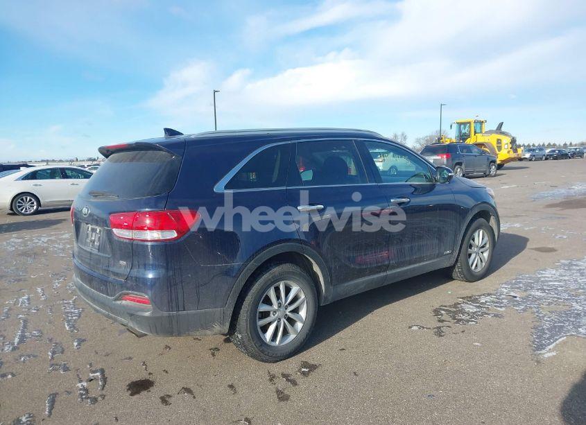 Photo 4 of 2018 Kia Sorento 2.4L LX (VIN 5XYPGDA36JG358323)
