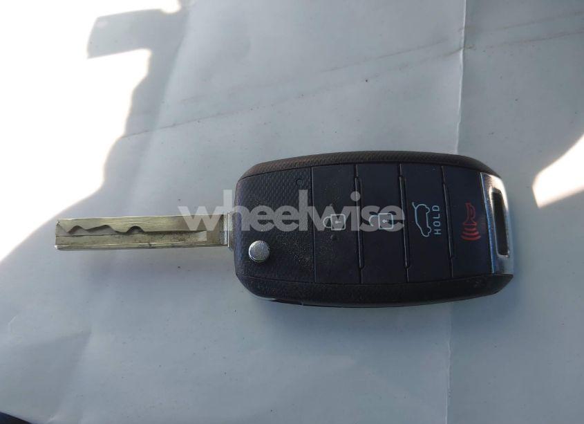 Photo 11 of 2019 Kia Sorento 2.4L LX (VIN 5XYPGDA36KG520937)