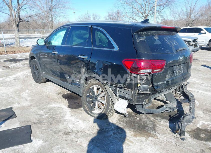 Photo 3 of 2019 Kia Sorento 2.4L LX (VIN 5XYPGDA36KG520937)