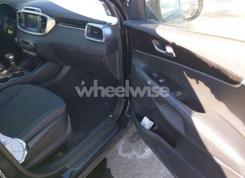 Photo 5 of 2019 Kia Sorento 2.4L LX (VIN 5XYPGDA36KG520937)