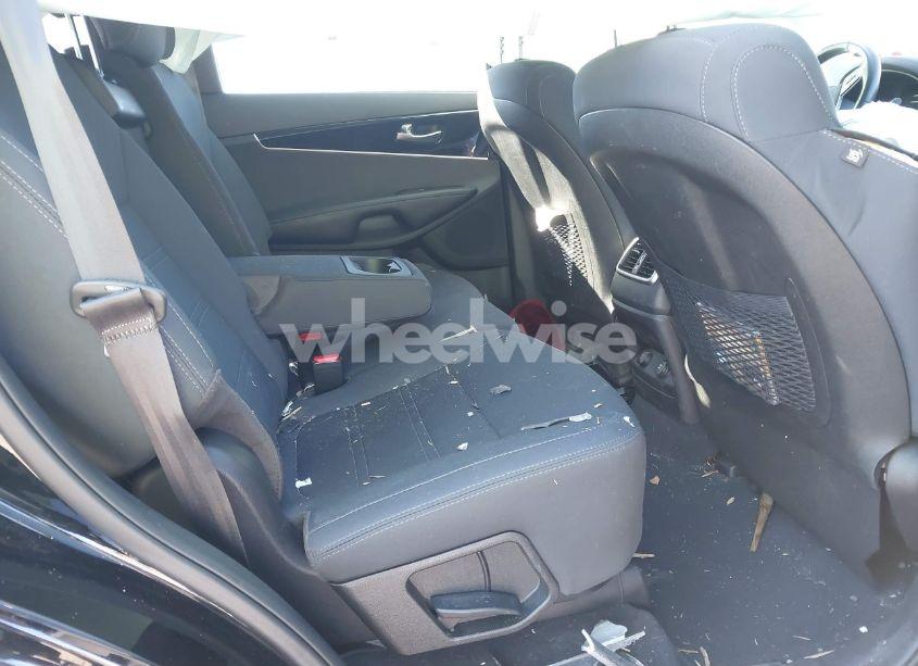 Photo 8 of 2019 Kia Sorento 2.4L LX (VIN 5XYPGDA36KG520937)