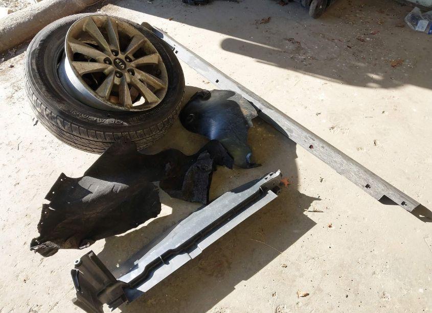 Photo 12 of 2019 Kia Sorento 2.4L LX (VIN 5XYPGDA36KG554375)