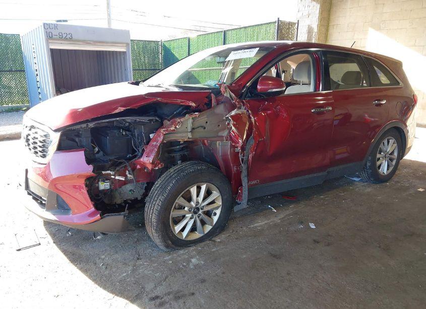 Photo 2 of 2019 Kia Sorento 2.4L LX (VIN 5XYPGDA36KG554375)