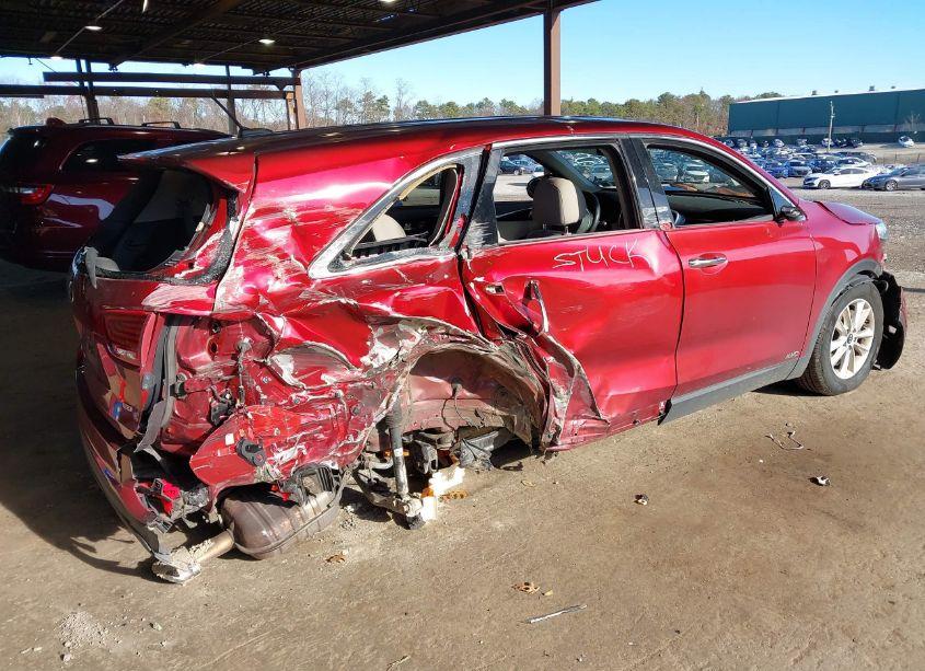 Photo 4 of 2019 Kia Sorento 2.4L LX (VIN 5XYPGDA36KG554375)