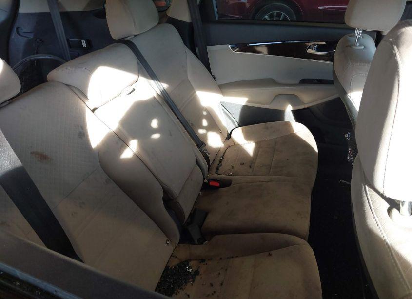 Photo 8 of 2019 Kia Sorento 2.4L LX (VIN 5XYPGDA36KG554375)