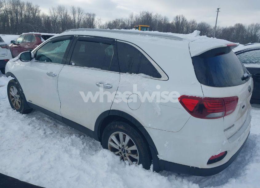 Photo 3 of 2019 Kia Sorento 2.4L LX (VIN 5XYPGDA36KG591197)