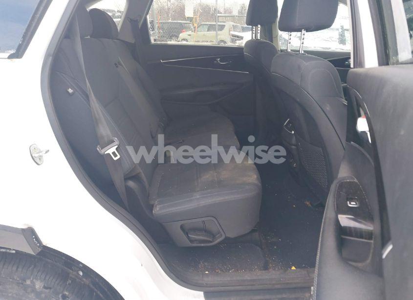 Photo 8 of 2019 Kia Sorento 2.4L LX (VIN 5XYPGDA36KG591197)