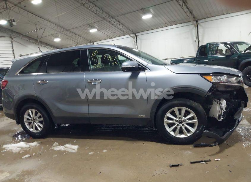 Photo 13 of 2020 Kia Sorento 2.4L LX (VIN 5XYPGDA36LG651805)
