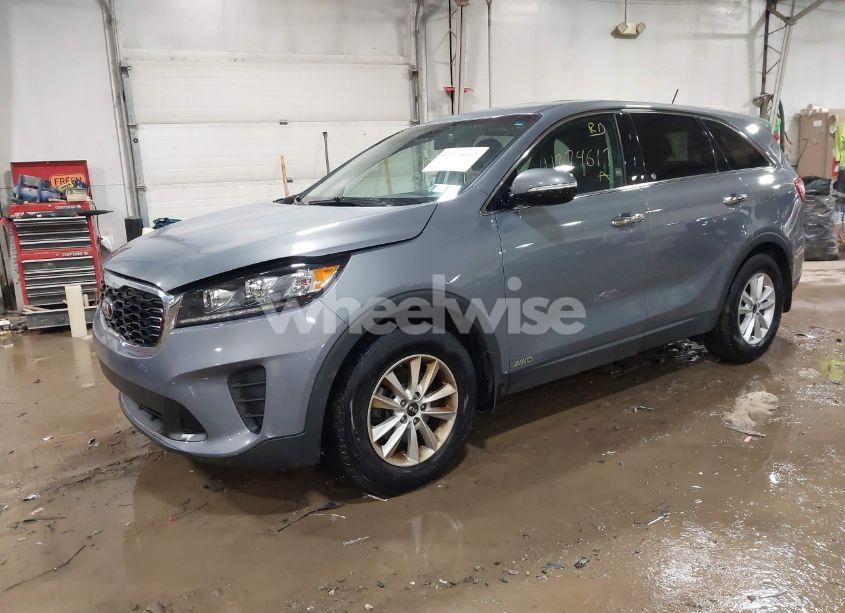 Photo 2 of 2020 Kia Sorento 2.4L LX (VIN 5XYPGDA36LG651805)