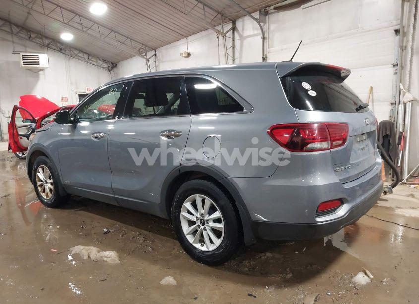 Photo 3 of 2020 Kia Sorento 2.4L LX (VIN 5XYPGDA36LG651805)