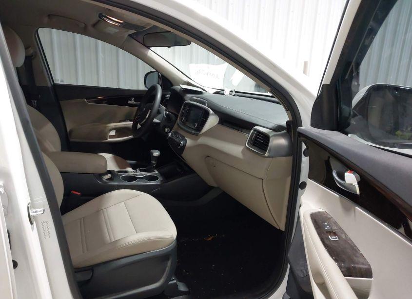 Photo 5 of 2020 Kia Sorento 2.4L LX (VIN 5XYPGDA36LG660780)