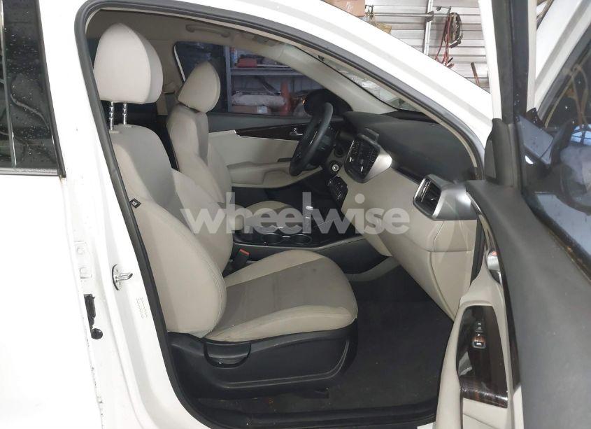 Photo 5 of 2020 Kia Sorento 2.4L LX (VIN 5XYPGDA36LG661718)