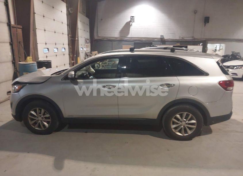 Photo 14 of 2016 Kia Sorento 2.4L LX (VIN 5XYPGDA37GG029591)