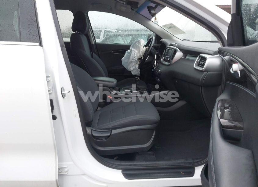 Photo 5 of 2016 Kia Sorento 2.4L LX (VIN 5XYPGDA37GG068469)