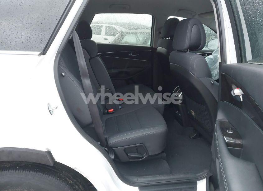 Photo 8 of 2016 Kia Sorento 2.4L LX (VIN 5XYPGDA37GG068469)