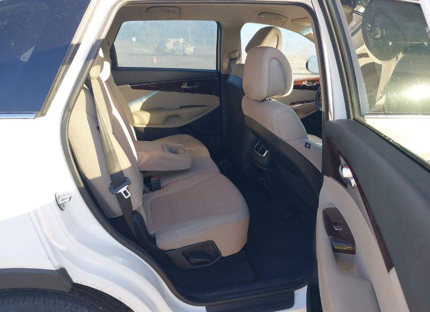 Photo 8 of 2016 Kia Sorento 2.4L LX (VIN 5XYPGDA37GG098149)