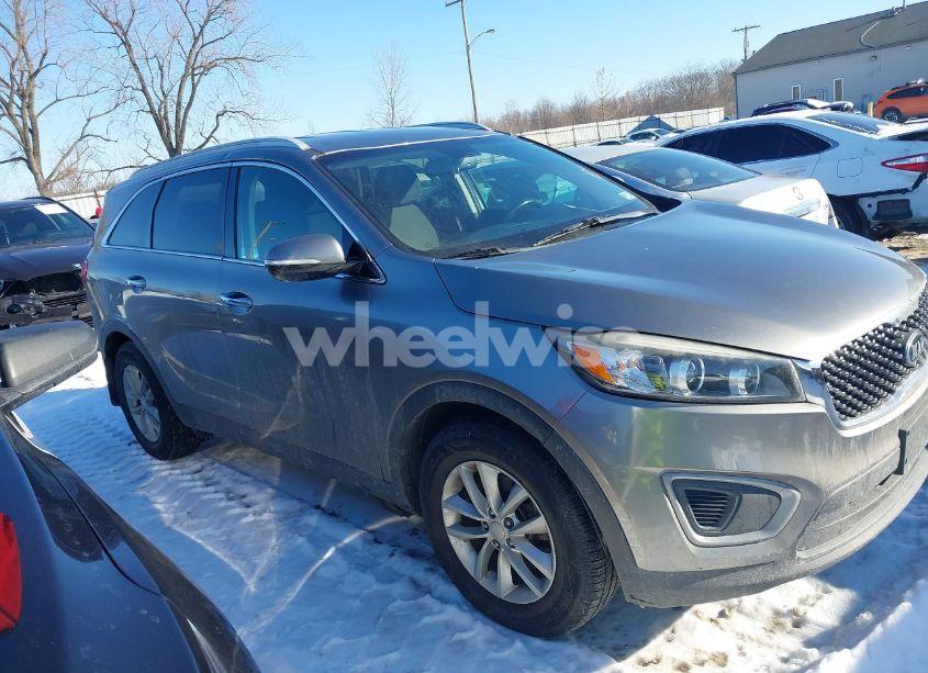 Photo 13 of 2016 Kia Sorento 2.4L LX (VIN 5XYPGDA37GG132980)