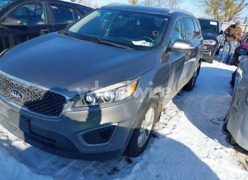 Photo 2 of 2016 Kia Sorento 2.4L LX (VIN 5XYPGDA37GG132980)