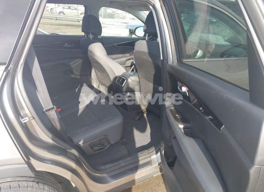 Photo 8 of 2017 Kia Sorento 2.4L LX (VIN 5XYPGDA37HG233146)