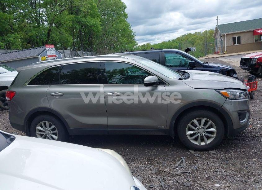 Photo 13 of 2017 Kia Sorento 2.4L LX (VIN 5XYPGDA37HG239271)
