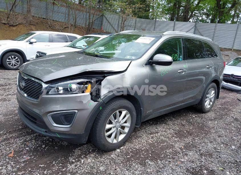 Photo 2 of 2017 Kia Sorento 2.4L LX (VIN 5XYPGDA37HG239271)