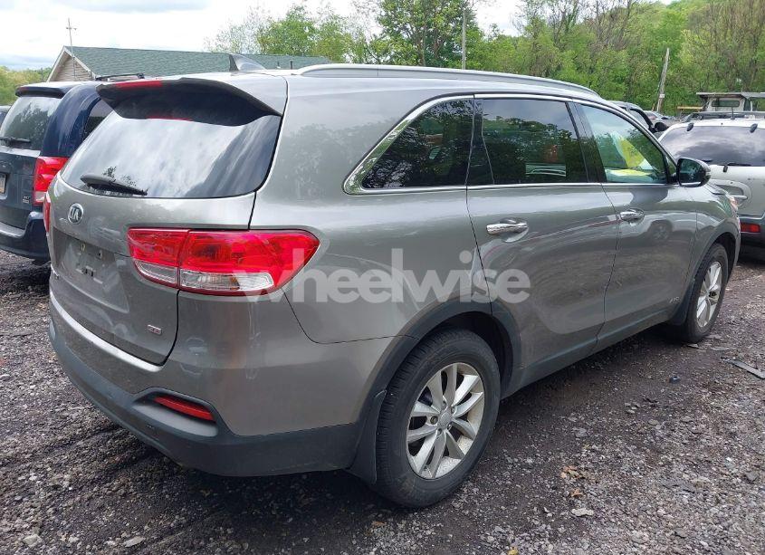 Photo 4 of 2017 Kia Sorento 2.4L LX (VIN 5XYPGDA37HG239271)