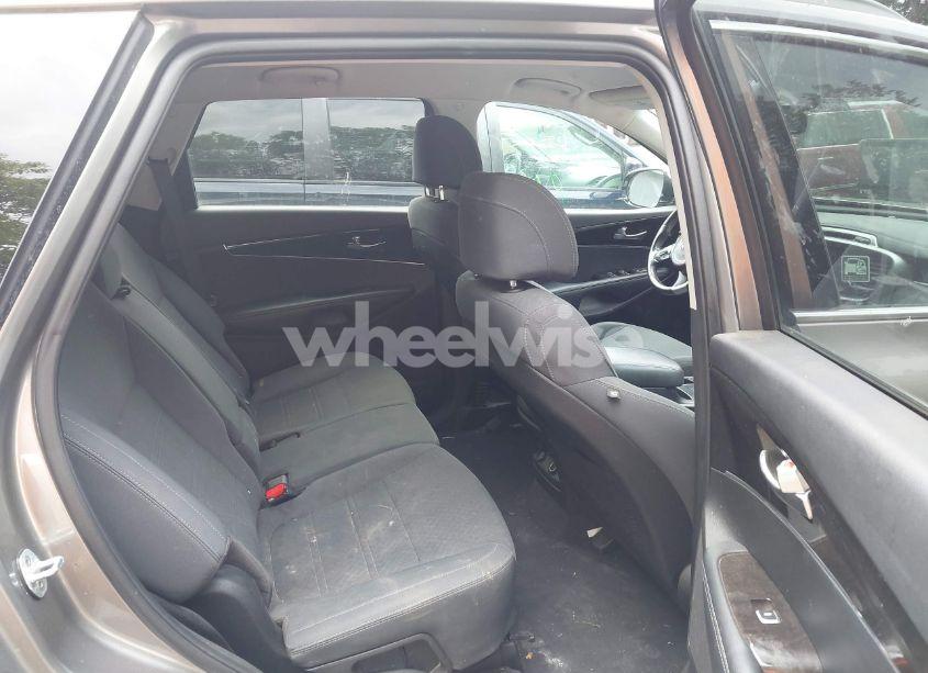 Photo 8 of 2017 Kia Sorento 2.4L LX (VIN 5XYPGDA37HG239271)