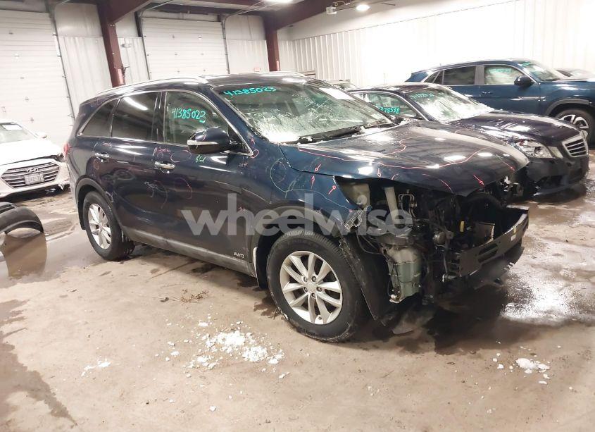 2018 Kia Sorento 2.4L LX (VIN 5XYPGDA37JG397910) main photo