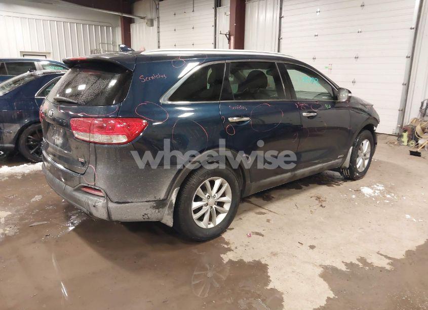Photo 4 of 2018 Kia Sorento 2.4L LX (VIN 5XYPGDA37JG397910)