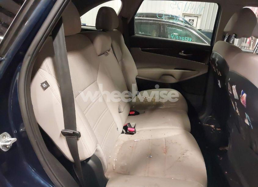 Photo 8 of 2018 Kia Sorento 2.4L LX (VIN 5XYPGDA37JG397910)