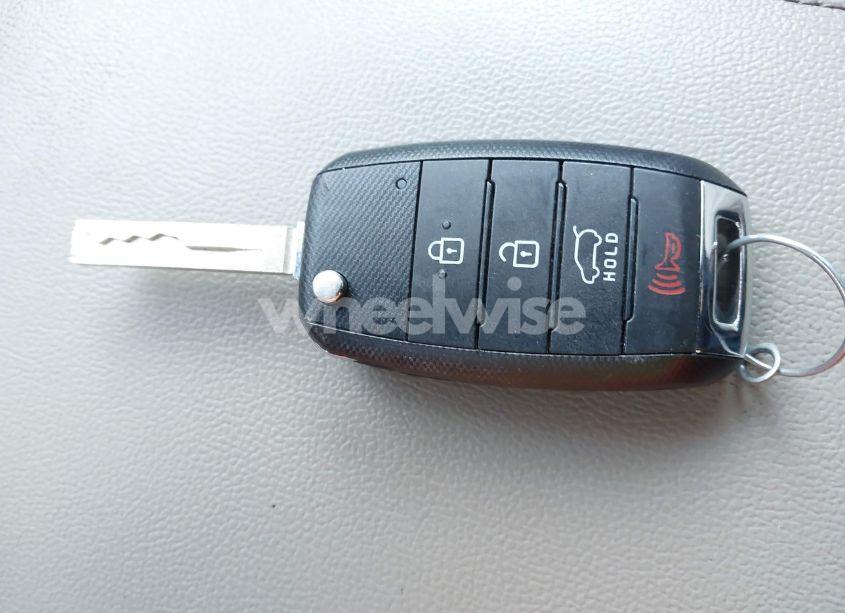 Photo 11 of 2018 Kia Sorento 2.4L LX (VIN 5XYPGDA37JG410574)