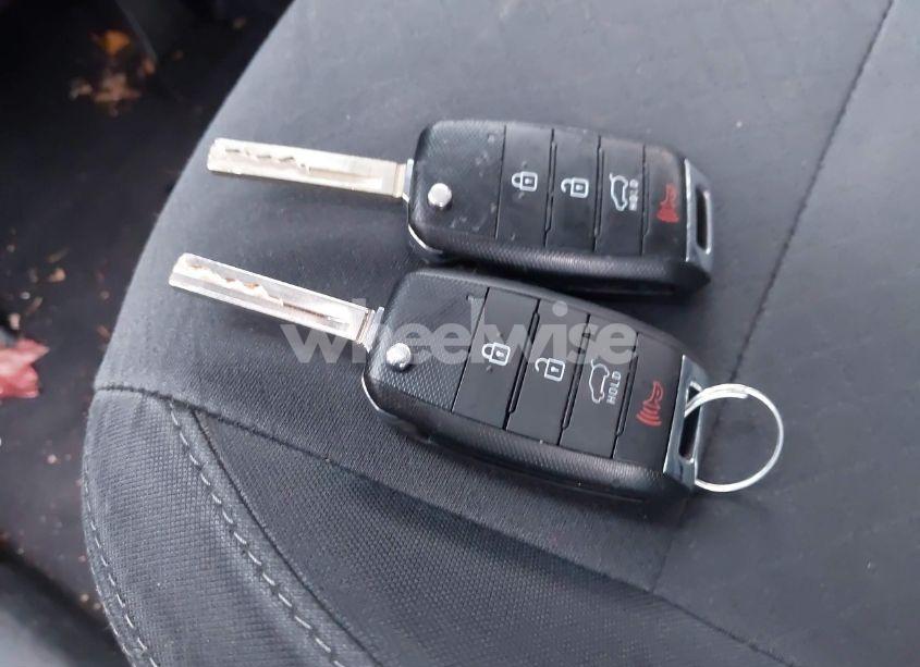 Photo 11 of 2018 Kia Sorento 2.4L LX (VIN 5XYPGDA37JG418786)