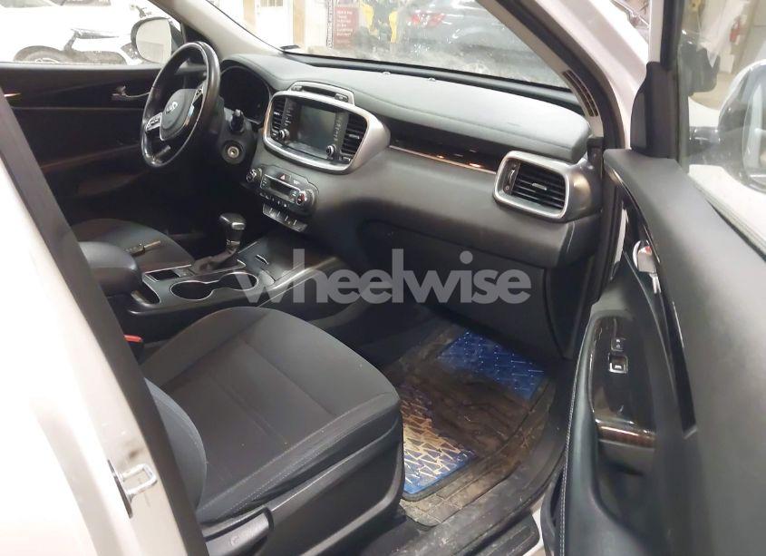 Photo 5 of 2019 Kia Sorento 2.4L LX (VIN 5XYPGDA37KG436237)