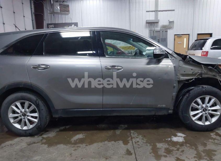 Photo 13 of 2019 Kia Sorento 2.4L LX (VIN 5XYPGDA37KG509638)