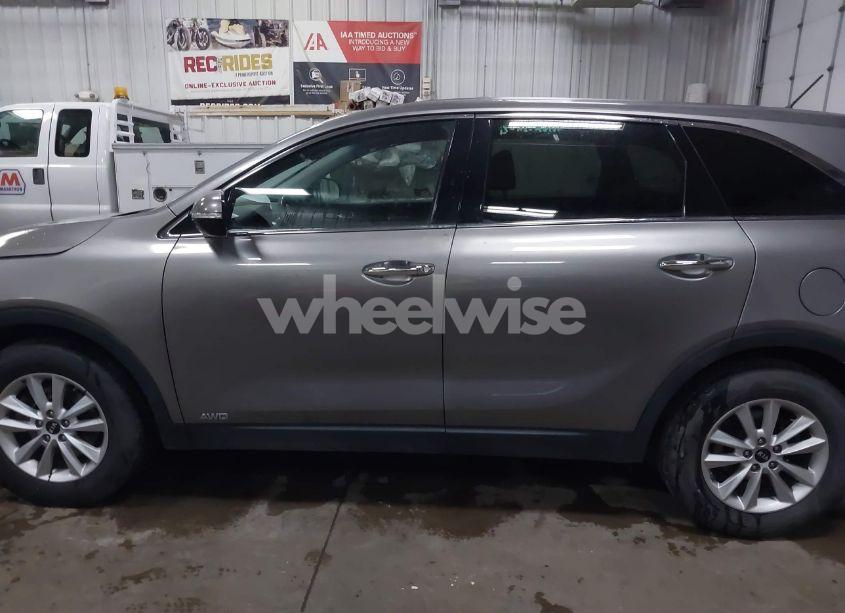 Photo 14 of 2019 Kia Sorento 2.4L LX (VIN 5XYPGDA37KG509638)