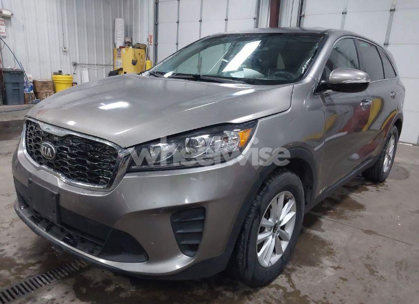 Photo 2 of 2019 Kia Sorento 2.4L LX (VIN 5XYPGDA37KG509638)