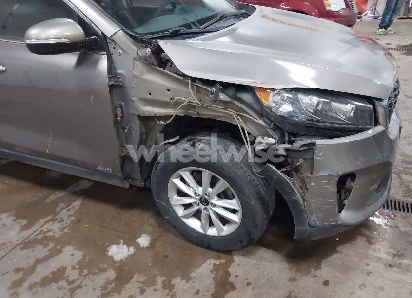Photo 6 of 2019 Kia Sorento 2.4L LX (VIN 5XYPGDA37KG509638)