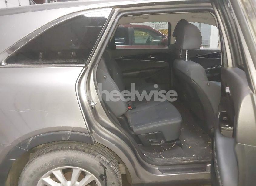 Photo 8 of 2019 Kia Sorento 2.4L LX (VIN 5XYPGDA37KG509638)