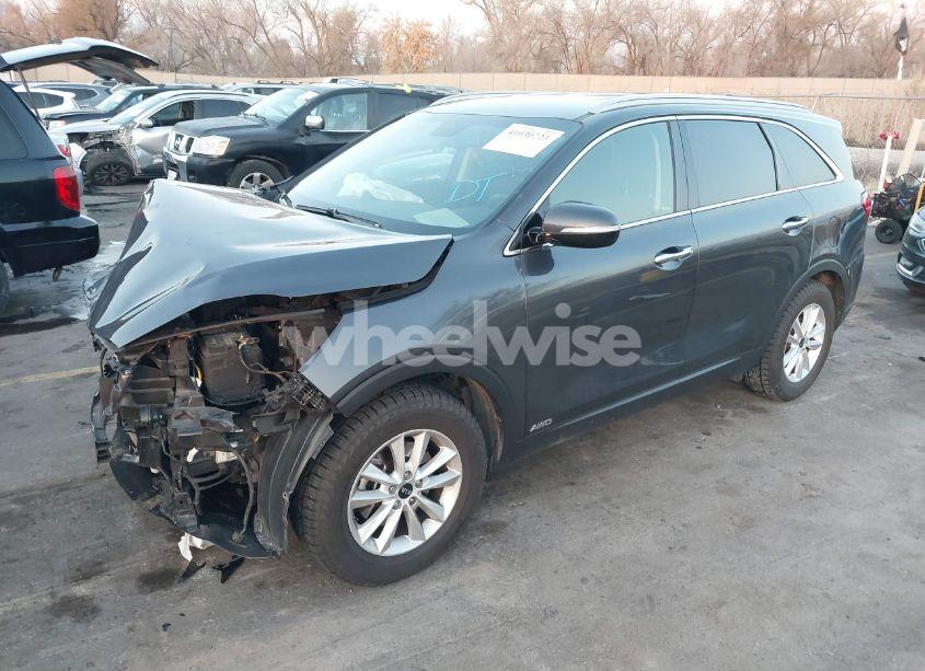 Photo 2 of 2019 Kia Sorento 2.4L LX (VIN 5XYPGDA37KG529646)
