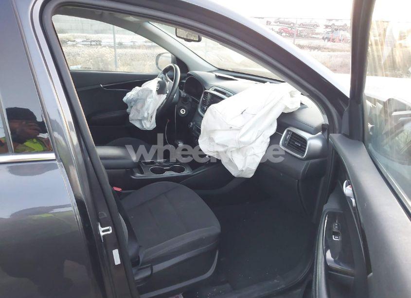 Photo 5 of 2019 Kia Sorento 2.4L LX (VIN 5XYPGDA37KG529646)