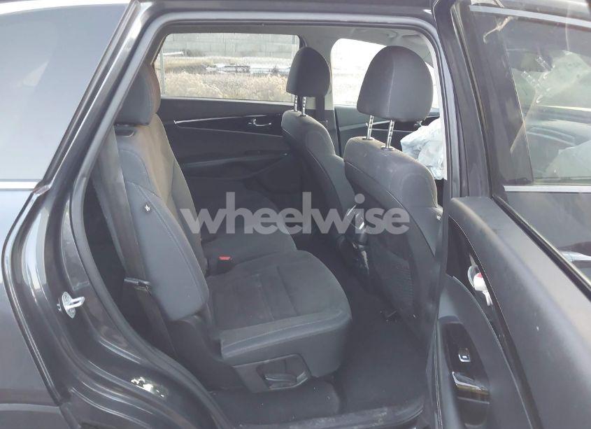 Photo 8 of 2019 Kia Sorento 2.4L LX (VIN 5XYPGDA37KG529646)