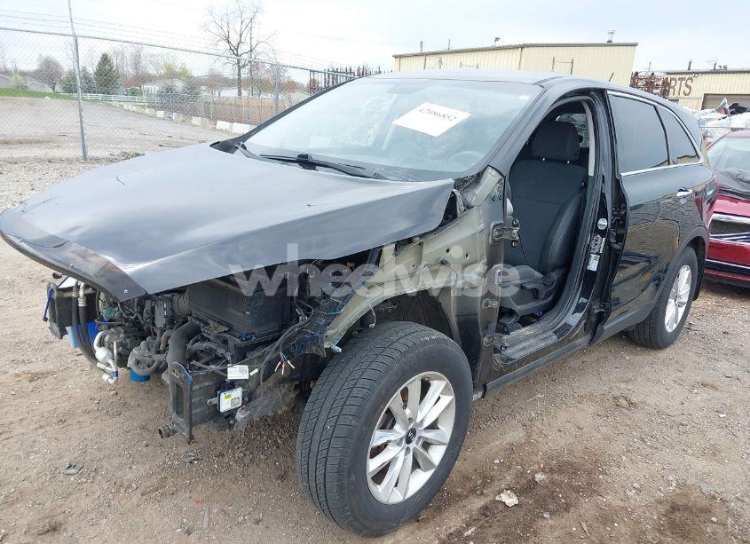 Photo 2 of 2019 Kia Sorento 2.4L LX (VIN 5XYPGDA37KG574957)